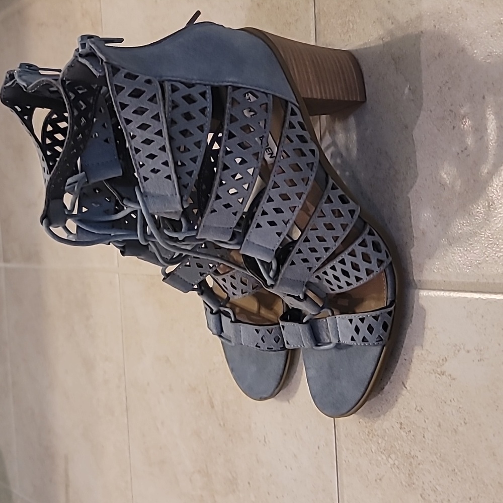 Sandals - Picture 2 of 3